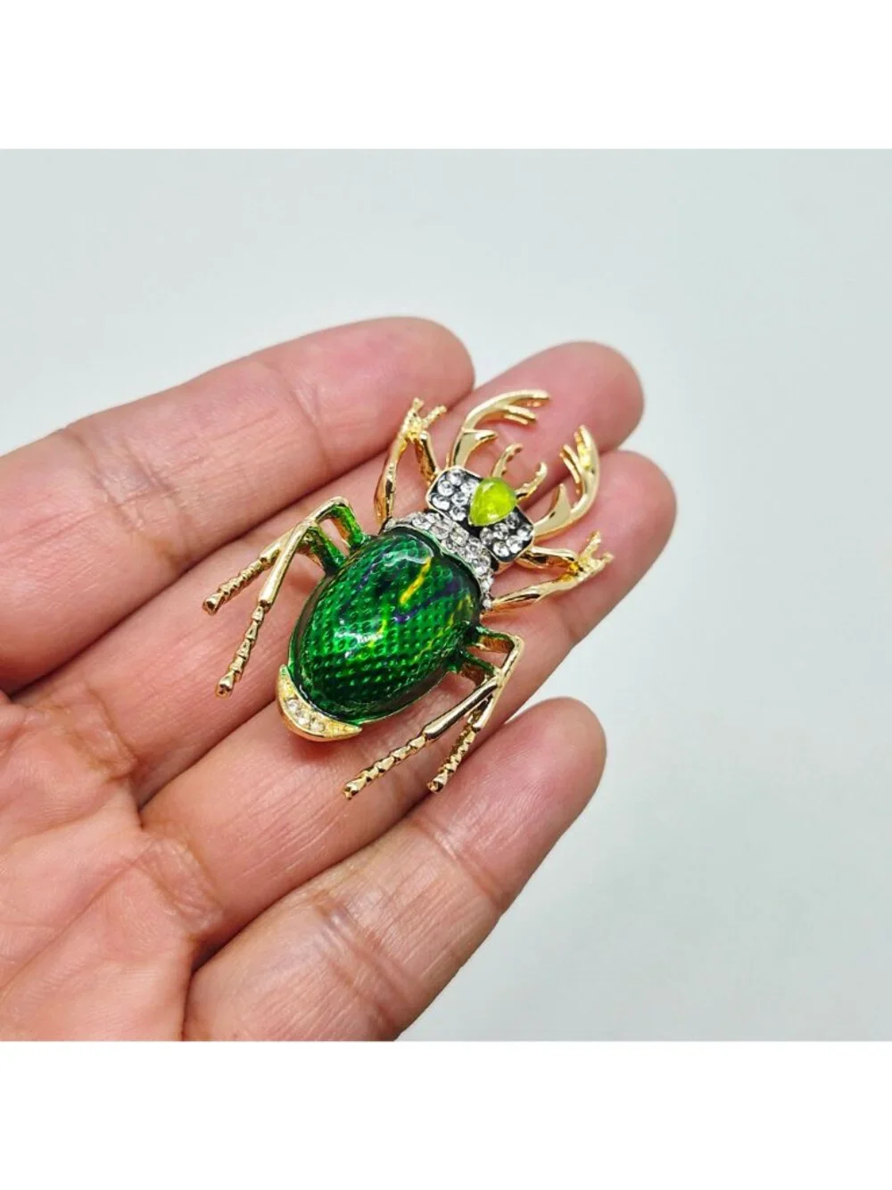 ⭐Emerald Green Enamel Beetle Insect Brooch Pin Sparkly Rhinestone Crystal Badge - Picture 3 of 5